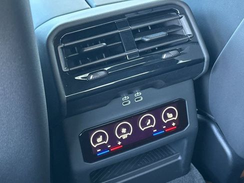 Used 2025 BMW M5 w/ Carbon Package image 13