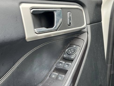 Used 2020 Ford Explorer XLT w/ Equipment Group 202A AWD/4WD image 20