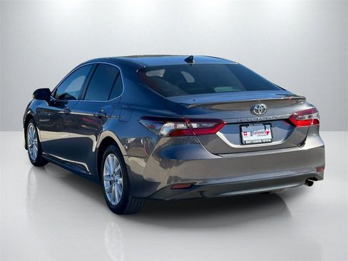 Used 2023 Toyota Camry LE image 7