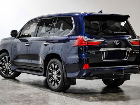 Used 2018 Lexus LX 570 4WD w/ Luxury Package image 13
