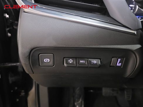 Used 2024 Buick Enclave Premium image 11