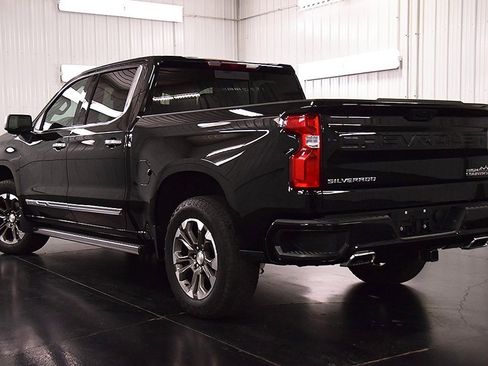 Used 2024 Chevrolet Silverado 1500 High Country w/ Z71 Off-Road Package image 5