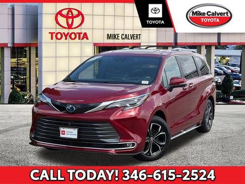 Certified 2025 Toyota Sienna Platinum AWD/4WD image 1