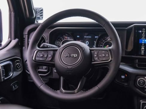 Used 2025 Jeep Gladiator Sport AWD/4WD image 62