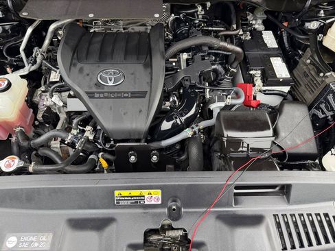 Used 2023 Toyota Highlander L image 31