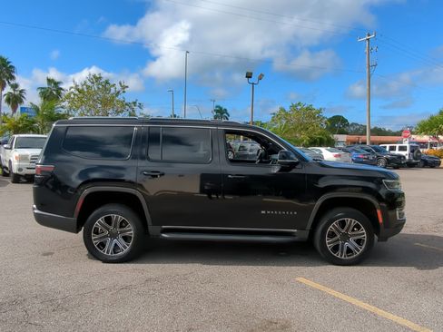 Used 2022 Jeep Wagoneer Series III w/ Flexible Seating Group image 5