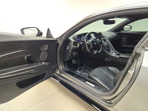 Used 2020 Aston Martin DB11 Coupe image 16