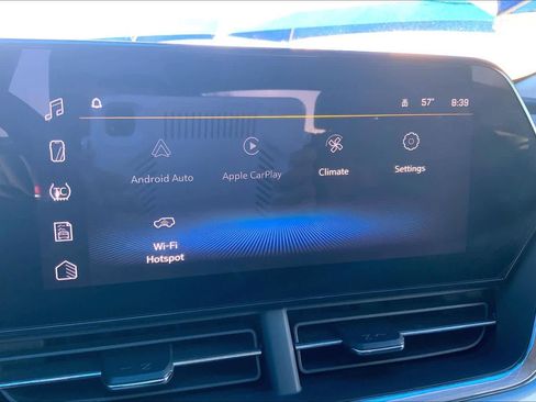 Used 2025 Chevrolet Trax LT image 36