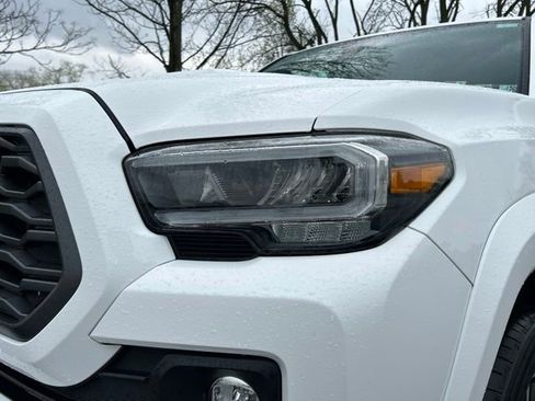 Used 2020 Toyota Tacoma TRD Sport w/ Technology Package AWD/4WD image 37