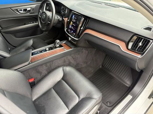 Used 2022 Volvo S60 B5 Momentum w/ Premium Package AWD/4WD image 27