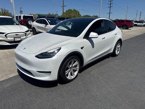 Used 2021 Tesla Model Y 2WD image 1