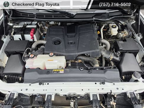 Used 2024 Toyota Tundra Limited AWD/4WD image 11