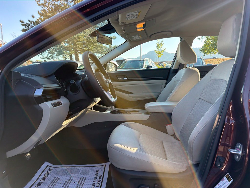 Used 2025 Nissan Altima 2.5 SV FWD image 24