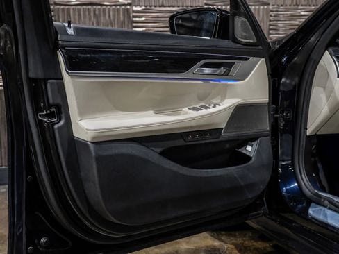 Used 2019 BMW 740i xDrive w/ Executive Package image 42