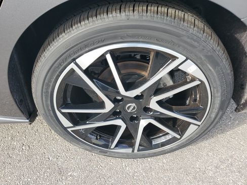 Used 2025 Nissan Sentra SR w/ SR Premium Package FWD image 22
