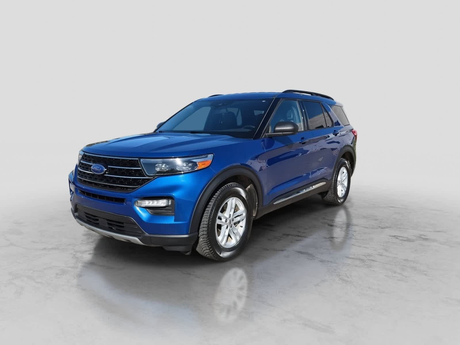 Used 2020 Ford Explorer XLT w/ Equipment Group 202A AWD/4WD image 4