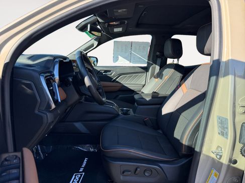 Used 2023 GMC Canyon AT4 w/ Technology Package image 10