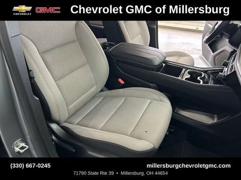 Used 2025 Chevrolet Traverse LT FWD image 32
