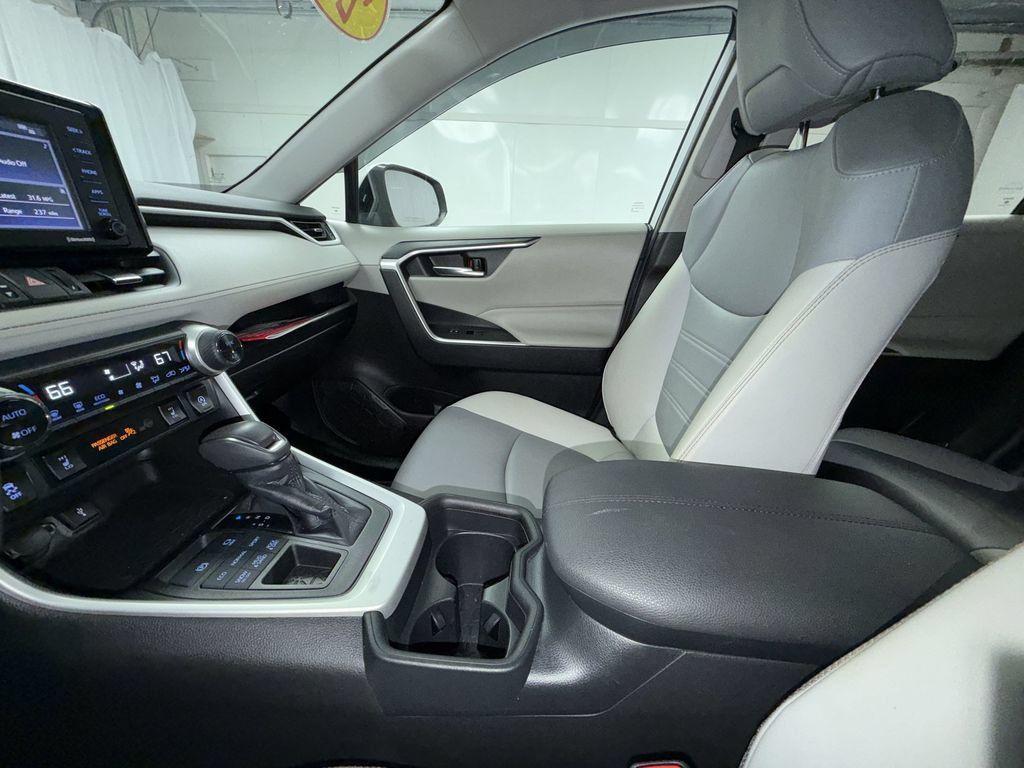 Certified 2020 Toyota RAV4 XLE Premium AWD/4WD image 24
