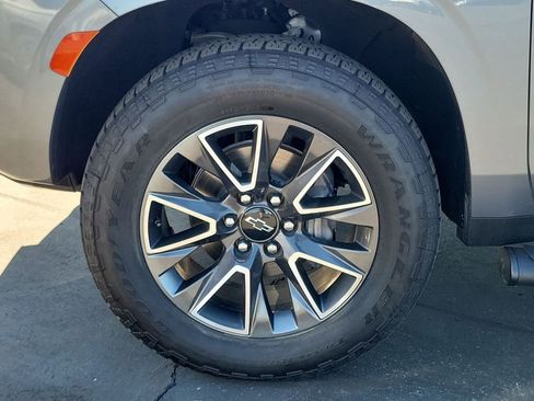 Used 2022 Chevrolet Tahoe Z71 w/ Luxury Package AWD/4WD image 31