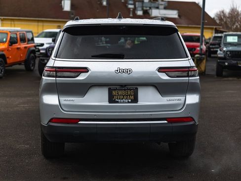 Used 2024 Jeep Grand Cherokee L Limited w/ Luxury Tech Group II image 10