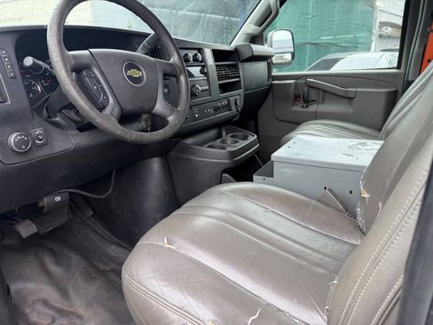 Used 2018 Chevrolet Express 2500 w/ Driver Convenience Package RWD image 11