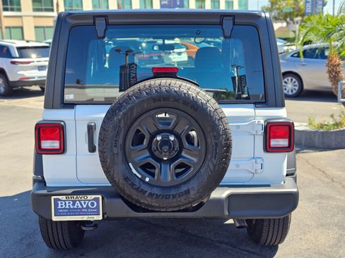 Used 2026 Jeep Wrangler Sport AWD/4WD image 7