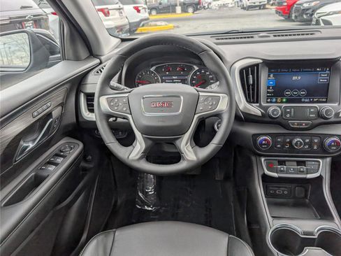 Used 2024 GMC Terrain SLT image 18