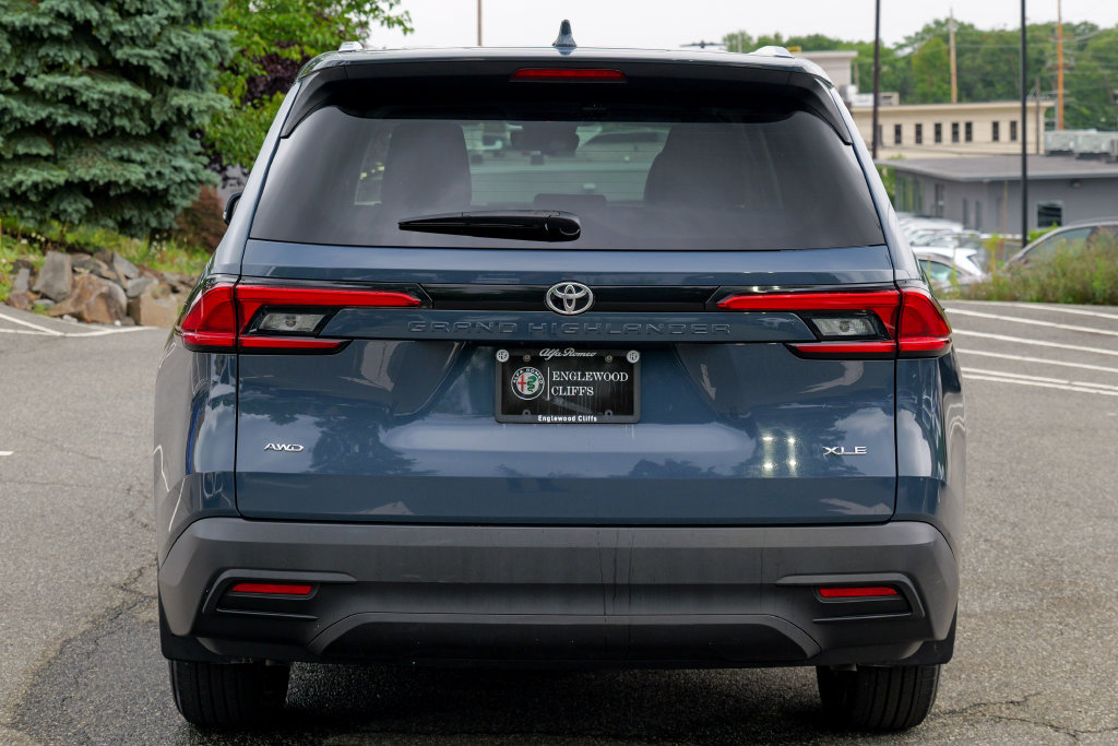 Used 2024 Toyota Grand Highlander AWD image 6