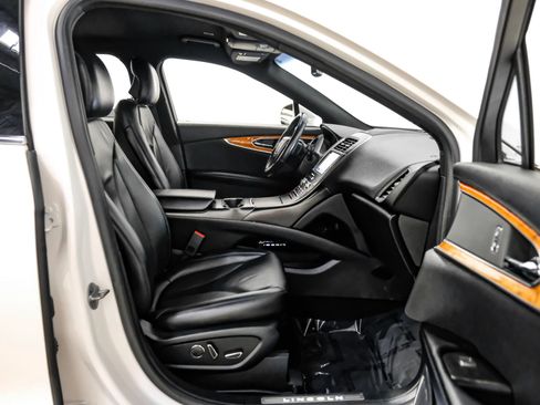 Used 2019 Lincoln Nautilus Select image 29