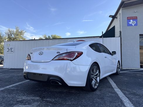 Used 2016 Hyundai Genesis Coupe 3.8 image 5