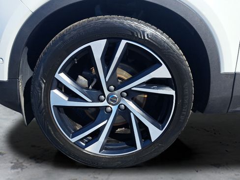Used 2019 Volvo XC40 T5 R-Design AWD/4WD image 28