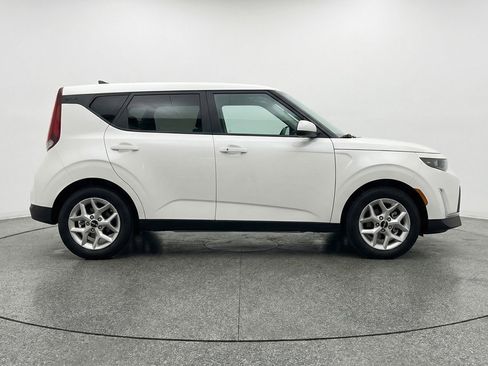 Used 2025 Kia Soul LX w/ LX Technology Package image 11