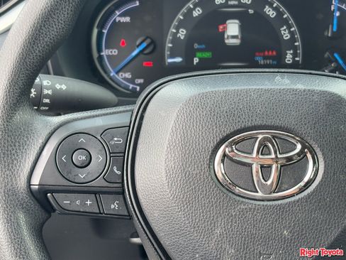 Certified 2025 Toyota RAV4 LE AWD/4WD image 22