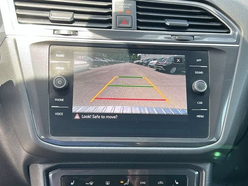 Used 2023 Volkswagen Tiguan SE AWD/4WD image 16