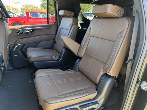 New 2026 Chevrolet Suburban High Country image 24