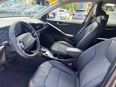 Certified 2023 Kia Niro Wind w/ Wind Preserve Package FWD image 17