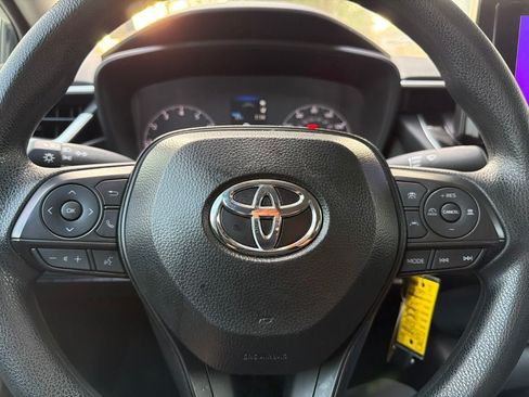 Used 2025 Toyota Corolla LE FWD image 10