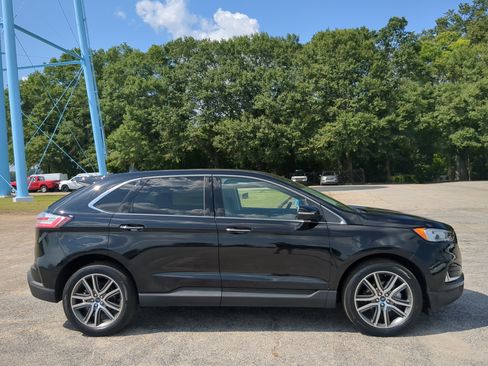 Certified 2019 Ford Edge Titanium FWD image 2