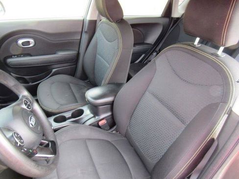 Used 2016 Kia Soul + image 12