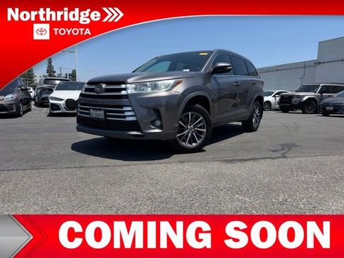 Used 2019 Toyota Highlander XLE FWD image 3