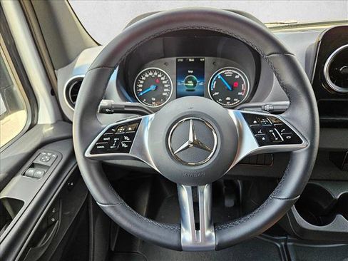 Used 2024 Mercedes-Benz eSprinter 170 Cargo image 11