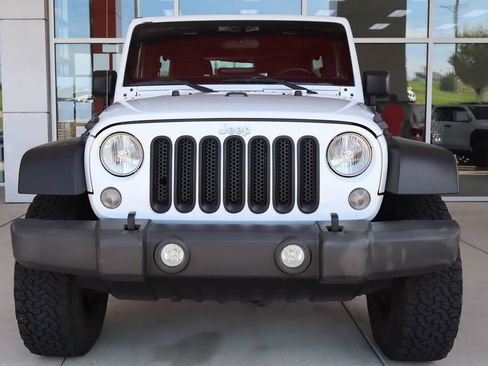 Used 2018 Jeep Wrangler Unlimited Sport w/ Connectivity Group AWD/4WD image 2