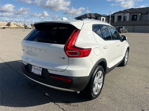 Used 2020 Volvo XC40 T5 Momentum image 13