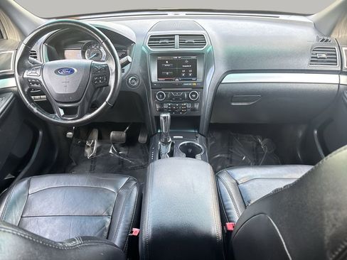 Used 2016 Ford Explorer XLT w/ Equipment Group 202A image 8