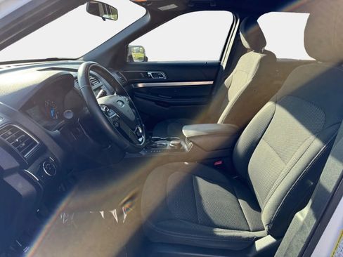 Used 2018 Ford Explorer XLT image 9