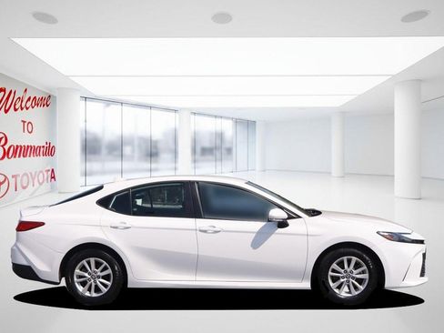 Used 2025 Toyota Camry LE image 5
