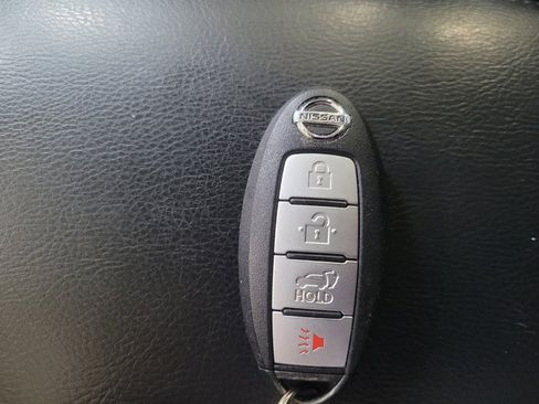 Used 2016 Nissan Rogue SL w/ SL Premium Package FWD image 32