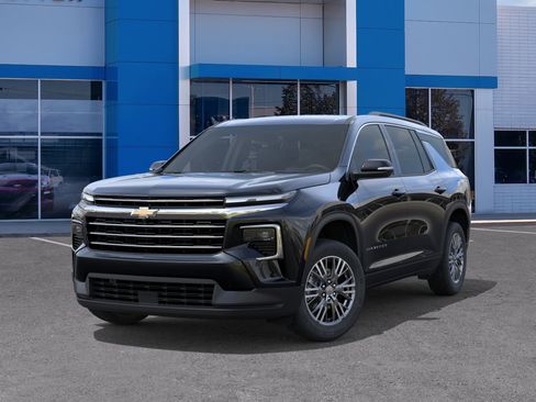 New 2026 Chevrolet Traverse LT w/ Driver Confidence Package AWD/4WD image 6