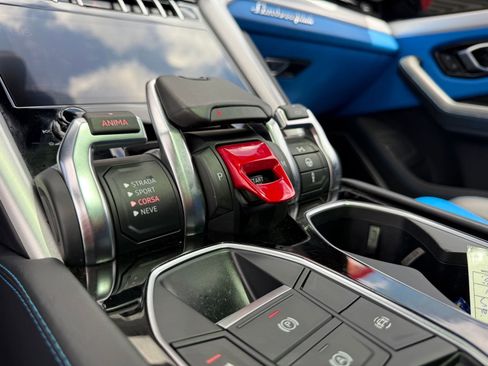 Used 2020 Lamborghini Urus AWD/4WD image 32